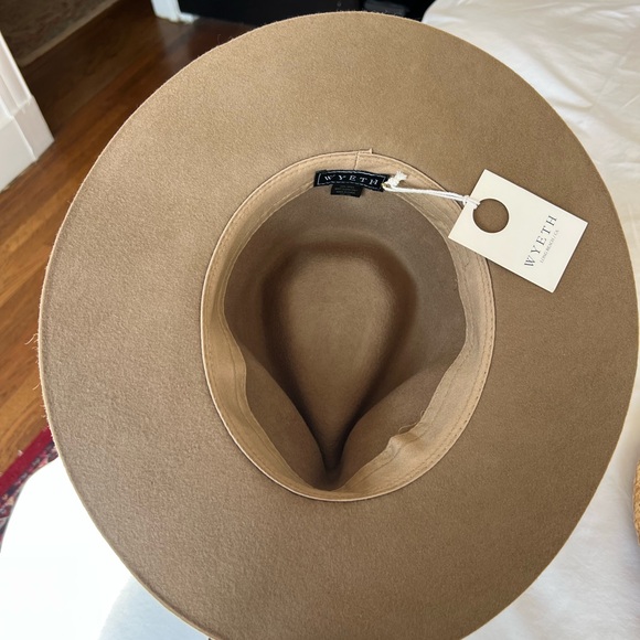 Wyeth hat - Picture 2 of 3